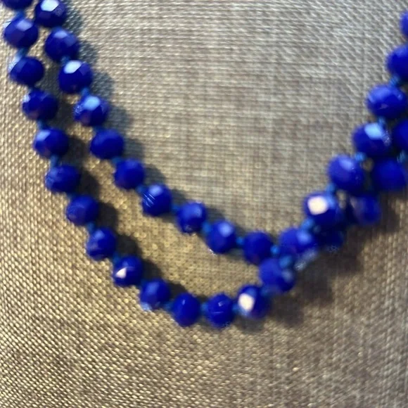 Beautiful glass royal blue necklace. The length is 18 inches long.​​ - Picture 4 of 4